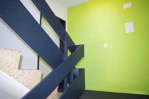 Das renovierte Treppenhaus ist schön grün